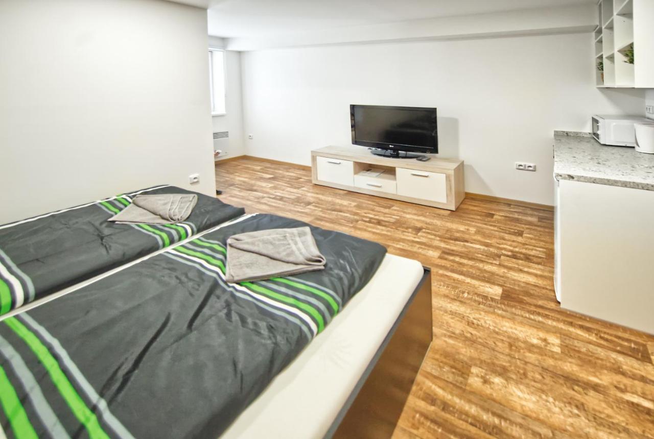 Penzion Bazen Vino Sklep U Palecku Zaječí Extérieur photo