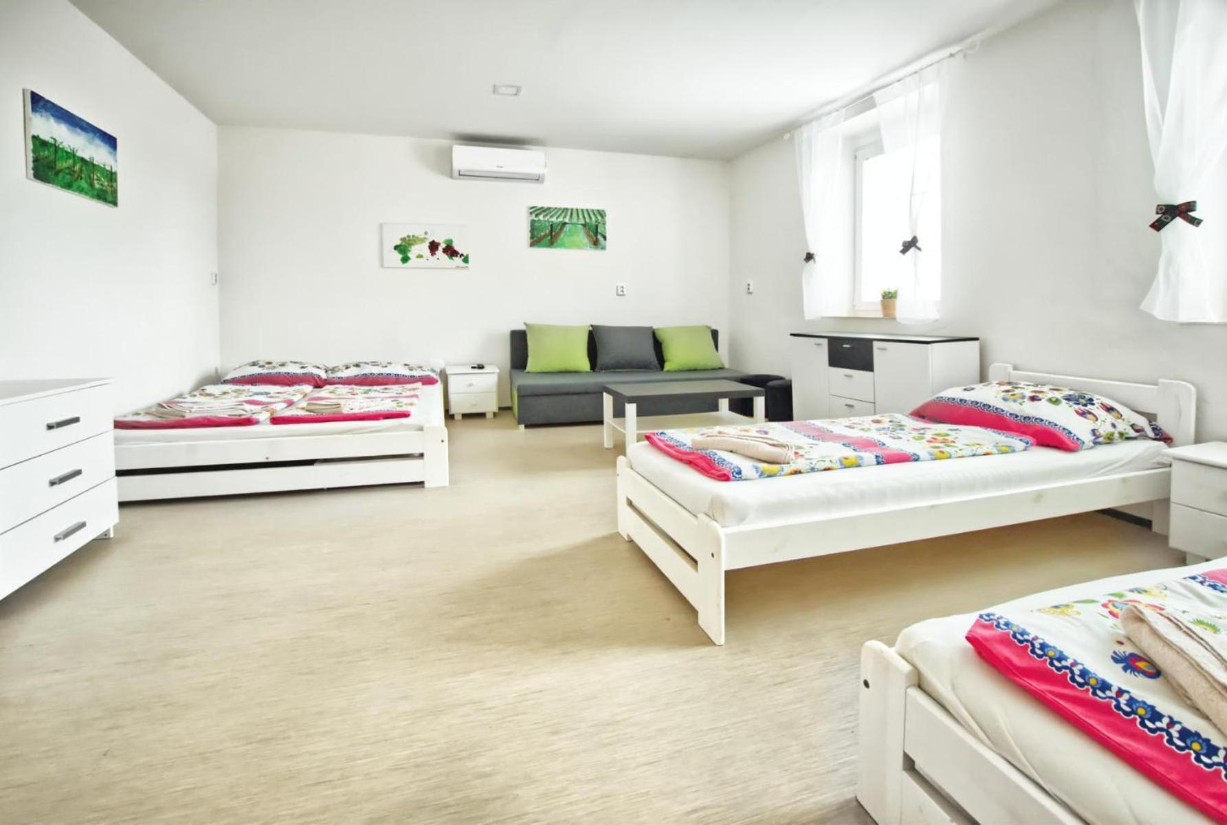 Penzion Bazen Vino Sklep U Palecku Zaječí Extérieur photo