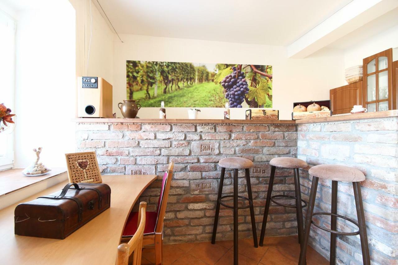 Penzion Bazen Vino Sklep U Palecku Zaječí Extérieur photo