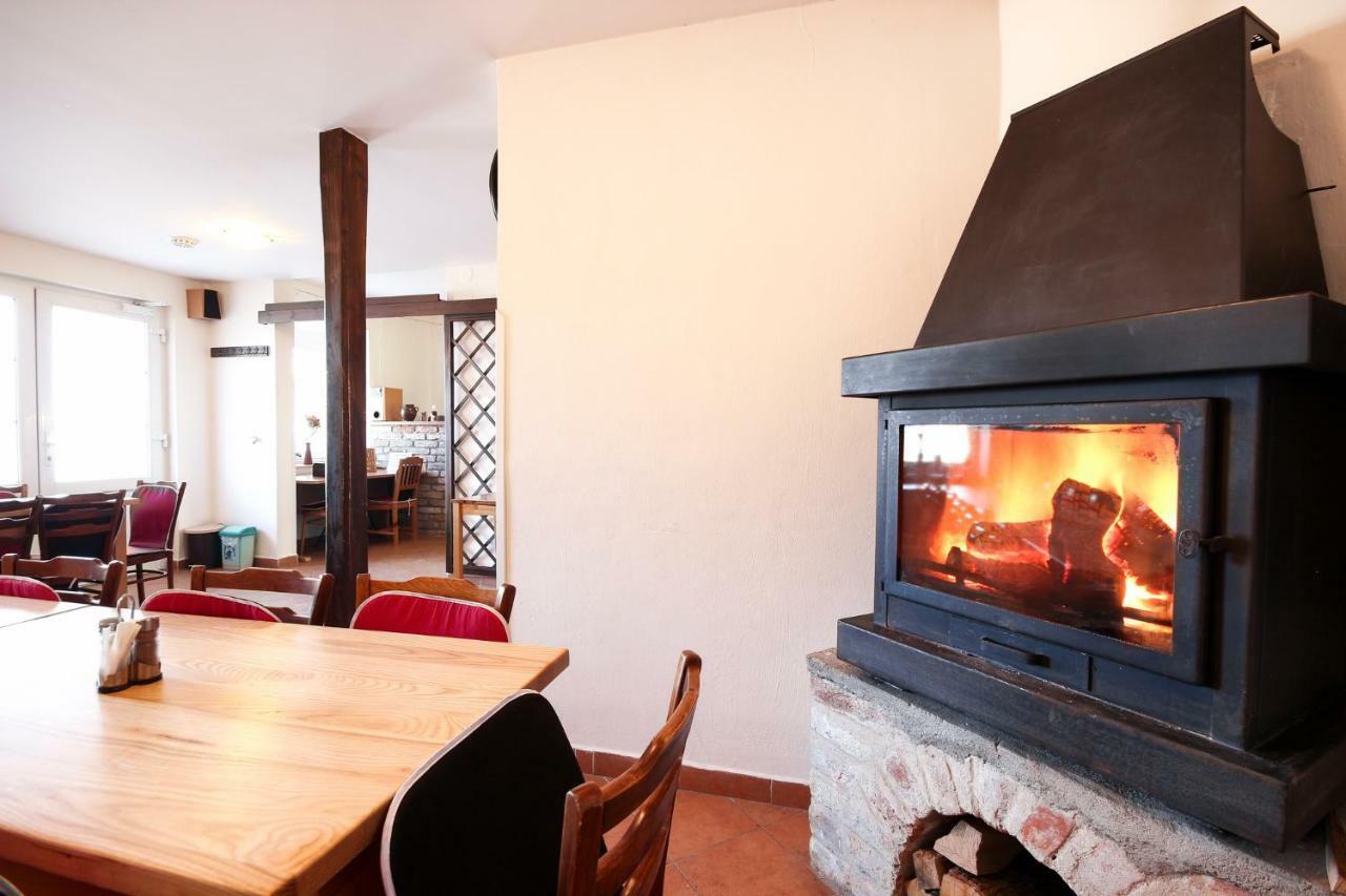 Penzion Bazen Vino Sklep U Palecku Zaječí Extérieur photo