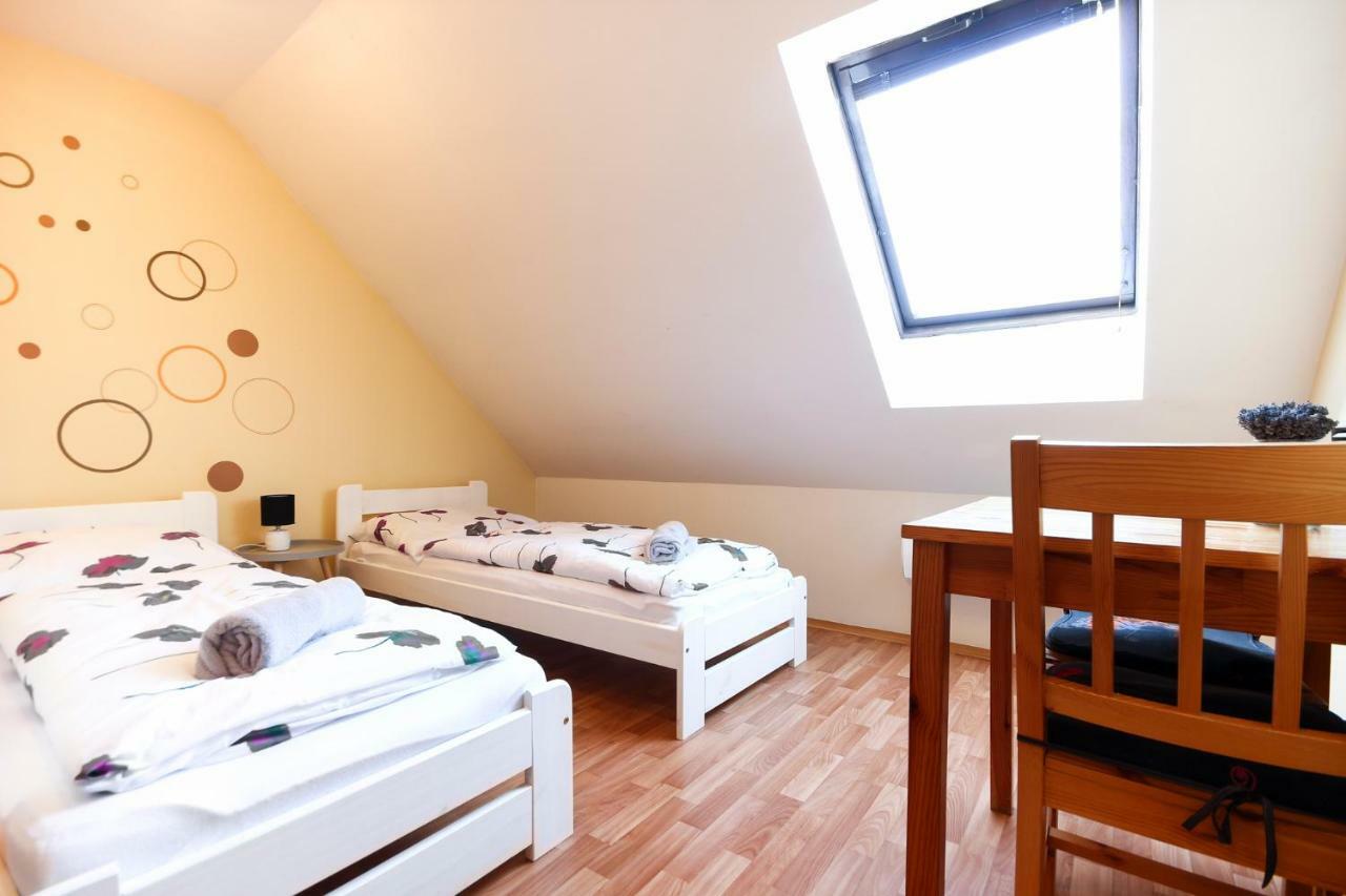 Penzion Bazen Vino Sklep U Palecku Zaječí Extérieur photo