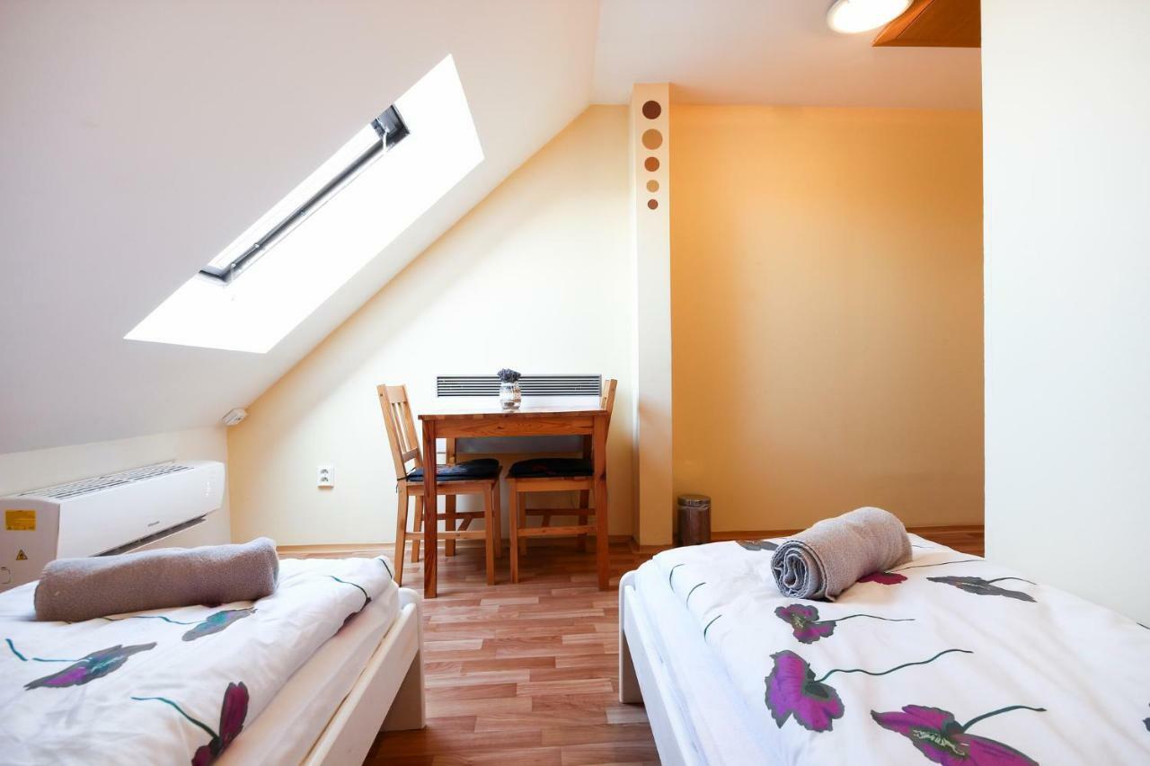 Penzion Bazen Vino Sklep U Palecku Zaječí Extérieur photo