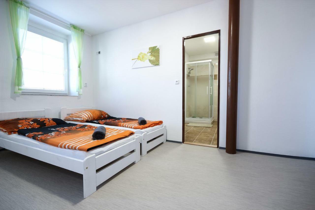 Penzion Bazen Vino Sklep U Palecku Zaječí Extérieur photo