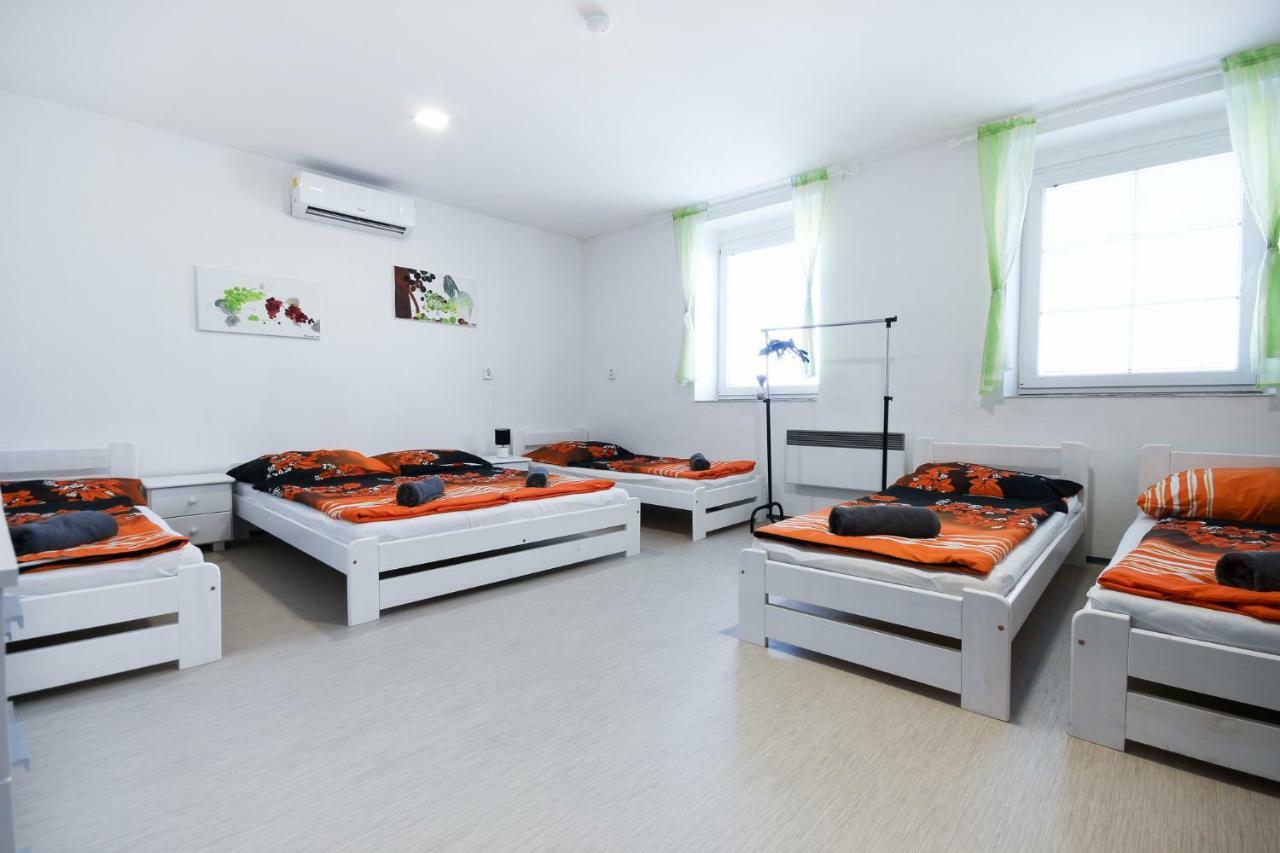 Penzion Bazen Vino Sklep U Palecku Zaječí Extérieur photo